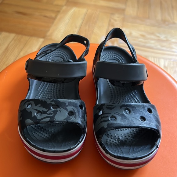 Crocs toddler sandals. Camo print. Size 11 - Picture 2 of 4